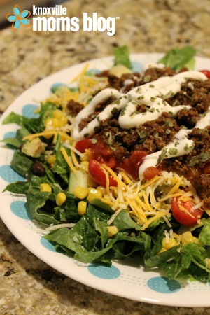 20 Minute Taco Salad (Quick and Easy Recipe) on Knoxville Moms Blog #recipe #maindish #quickrecipe #easyrecipe