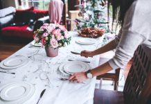 How to Set a Holiday Table (That Even Your Mother-in-Law Will Love!) How to Set a Holiday Table (That Even Your Mother-in-Law Will Love!)