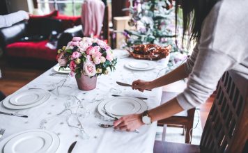 How to Set a Holiday Table (That Even Your Mother-in-Law Will Love!)
