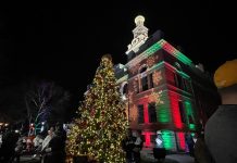 Sevier County Courthouse Light the Tree